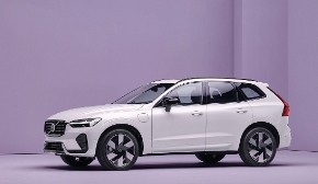 Volvo XC60 PHEV: Vielseitiger Charakter: Der Plug-in Hybrid Midsize SUV von Volvo  mit großzügigem Raum- angebot, zuverlässiger Reichweite und smarter Technologie für den Alltag.