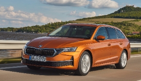 Škoda Octavia Combi: Der Kombi für alle. Und jede Situation. Geräumig innen, kompakt außen, dazu bestückt mit modernen Diesel-, Benzin- sowie effizenten Mild-Hybrid-Motoren